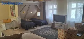 Studio Apartment, Free Parking - Image 3