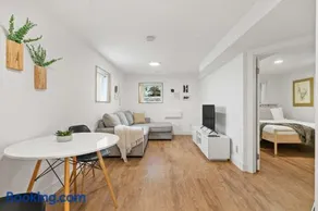 The Sunday Charming Private Suite in Calgary - Image 1