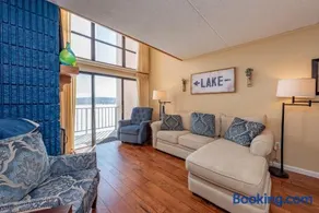 505F - Lakefront 3 Level Condo with 3 Bedrooms, 2 Baths - Image 3