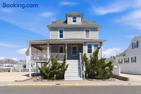 3 Bedroom 2 bath Beach House condo- 10 houses from the beach walk to the beach, where every fisherman's paradise begins - Image 4