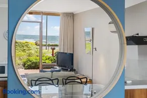 By The Sea Beachfront Apartment Wifi - Image 3