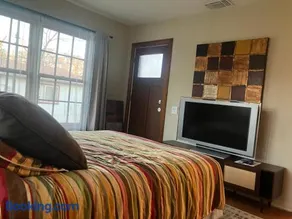 Welcoming 2-bedroom house near historic downtown Seguin - Image 5