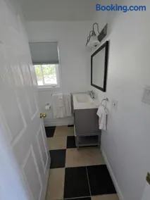 Hunts Point Beachside Suite #13 - Image 5