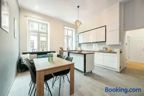 Red Brick Apartment Centrum - Image 2