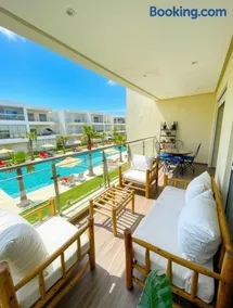 2BR Pool View Kids Pool & Gym 6 Min to Beach - Image 1