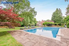 6 Bed in Haslemere oc-c34083 - Image 1