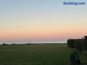 Summerspring Beachfront Accommodation - Image 3