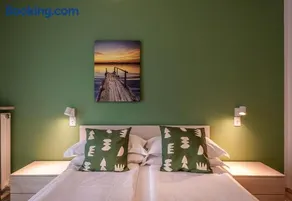 Lake view with Aircon - 5 minutes from the beach! - Image 1