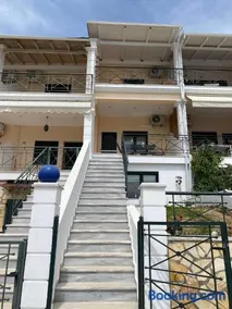 Rozos House - Image 1