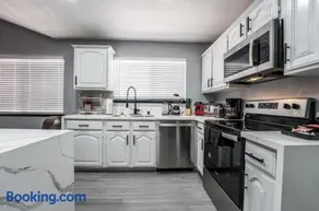 Serene Stays for You & Family Perfect StarVacatio - Image 2