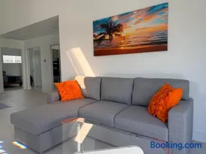 Luxury New Build Bright 2BR 2BA Large Backyard - Image 2