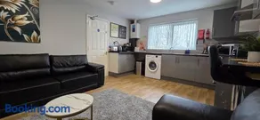 Reardon near warwick hospital, free parking, fast wifi, sleeps 5 - Image 5