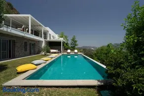 5BR Villa with Private Pool and Aegean Views - Image 2