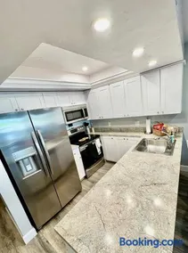 Waterfront Condo by the Marina - Image 3