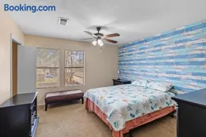 Cozy Huntsville Condo - 2BR Near SHSU - Pool - WiFi - Free Parking - Image 4