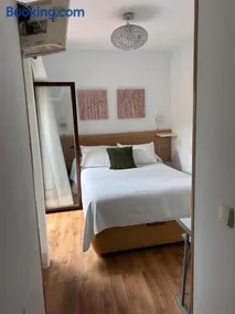 El Mondalindo Habitación intima con patio - Image 4