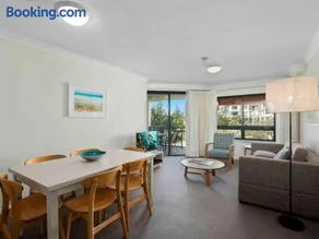 Gold Coast Calypso Resort, Coolangatta Beach - Image 2