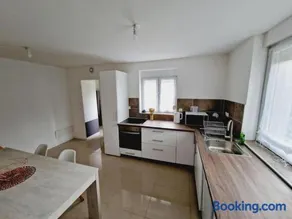 Maison calme et toute équipée avec jardin - Image 3