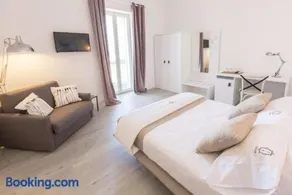 Three Room - Image 3