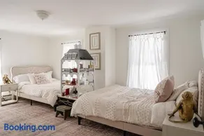 Historic Home near Stony Brook Village & Beach - Image 2