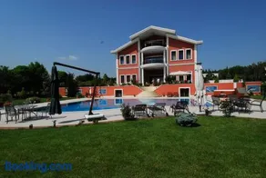 Silivri Gazitepe'de 3 katlı, havuzlu lüks villa - Image 1