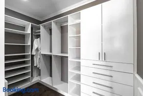 4 Bedroom Luxury Home in South Perth - Image 2
