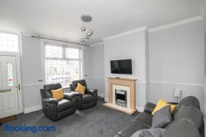 Fully Furnished 2-Bedroom Home in Ainsworth, Bolton Ideal for Professionals and Relocations - Image 4
