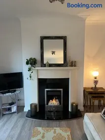 Cosy 2 Double Bed Apartment - Image 3