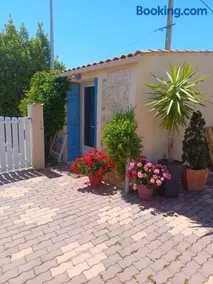 Ma Chaumiere Studio - Image 2