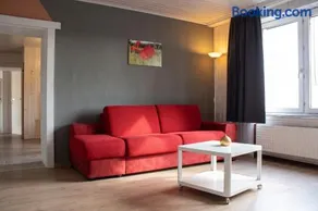 Spacious family house in Haut-Fays, 250 m² with garden - Image 1
