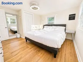 Treeview - Cozy 2 BR Apt ~1 hr from NYC Fast Wi-fi - Image 3