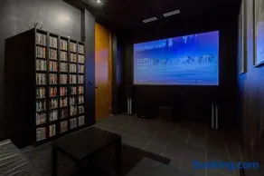 VLVilla - Villa de lujo en Valencia con piscina privada y sala de cine - Image 4