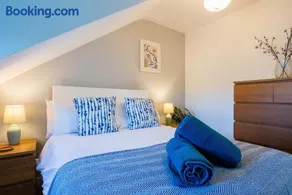 Passion Flower Cottage - Image 1