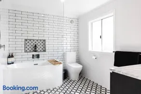 Urban Getaway Central Cottage - Image 4