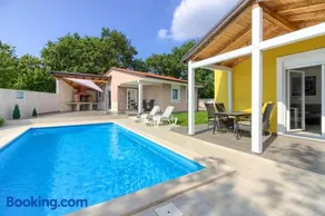 Beatiful families oriented villa Trusina with pool immersed in the nature near the town - Image 2