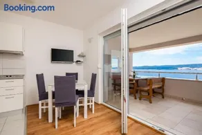 Liber Seaview Apartments - Image 1