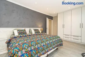 Charming 2-Bedroom in Joburg - Image 5