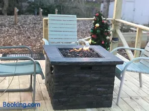 Wayne's Place-Hot tub, pet friendly. Close to HPU - Image 3