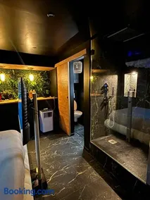 L'écrin Secret Suite & NETFLIX Aubagne-Cassis-Marseille - Image 3