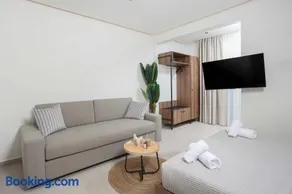 Kyklos Apartment Elegant Stay by the Sea - Image 3