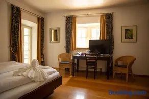 Hotel Burg Kerpen - Image 1