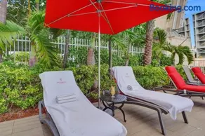 Waterfront Modern 1 BDR in Resort Beach Pool 607 - Image 5
