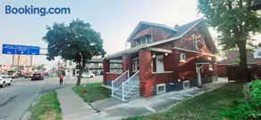House in Niagara falls, Close to Clifton Hill, Casino and Horseshoe falls and with kitchen for 6 Guest - Image 3