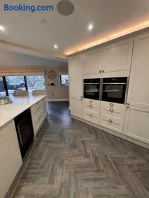 The Olive Tree Kent- Private Road All Ensuite Home - Image 3