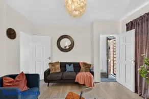 Briarwood Modern 2 Bed House - Games Room, Free Parking, Fast Tram to Centre, Etihad & Fast Wifi! - Image 4
