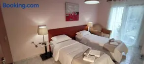 Lucy's next to sea apartment - Image 3
