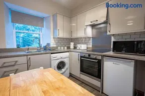 Cozy Town Centre Apartment - Image 4