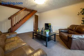 52 Carr Avenue - Image 3