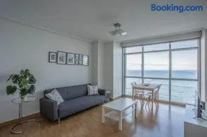 APARTAMENTO EN PRIMERA LINEA DE PLAYA RiAZOR - Image 1