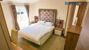 3 Bed 2 Bathroom Super Lodge! Sea Views! - Image 3